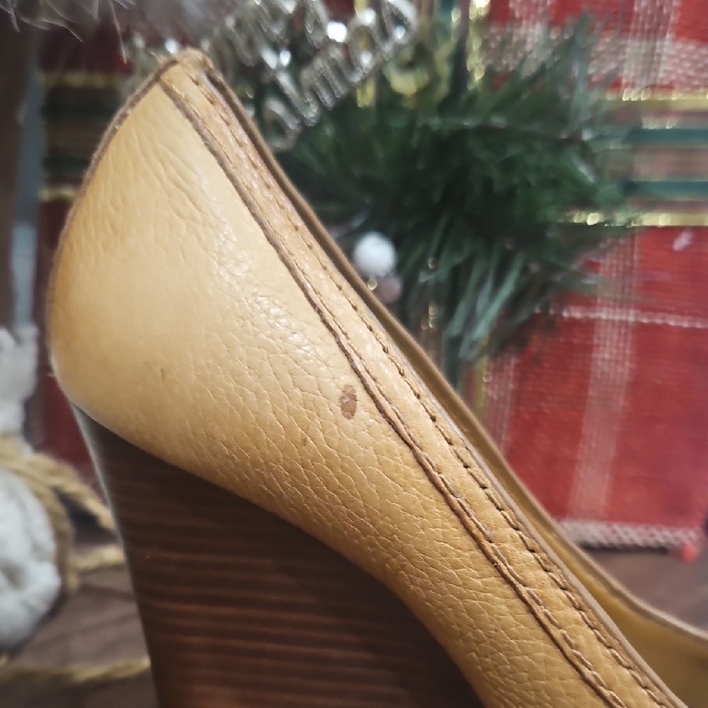 Tory Burch Tan Peep-Toe Heels - Picture 5 of 10